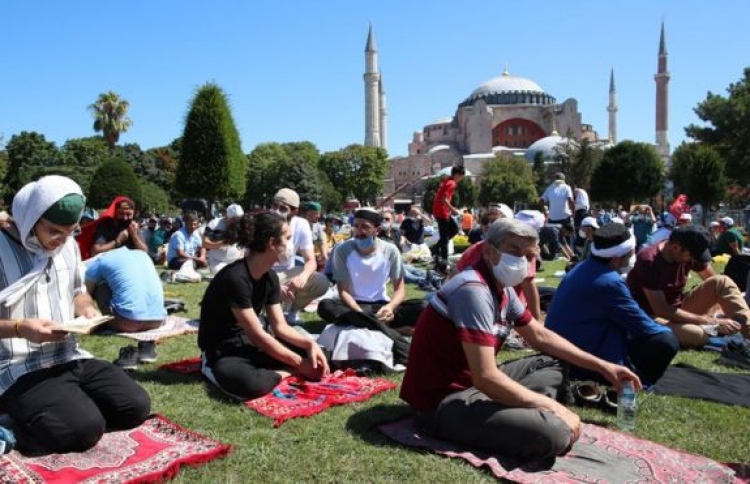 86 އަހަރަށްފަހު ތުރުކީގެ އަޔާ ސޫފިޔާގައި ނަމާދުކޮށްފި