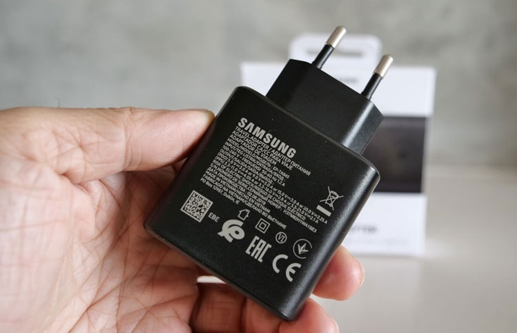 ގެލަކްސީ ފޯނުތަކާ އެކު ޗާޖަރު ނުދޭން ވިސްނަނީ