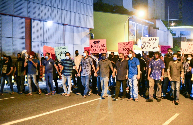 މުޒާހަރާކުރުމުން ނިމާލާއި މުހައްމަދު އިސްމާއިލް ފުލުހަށް