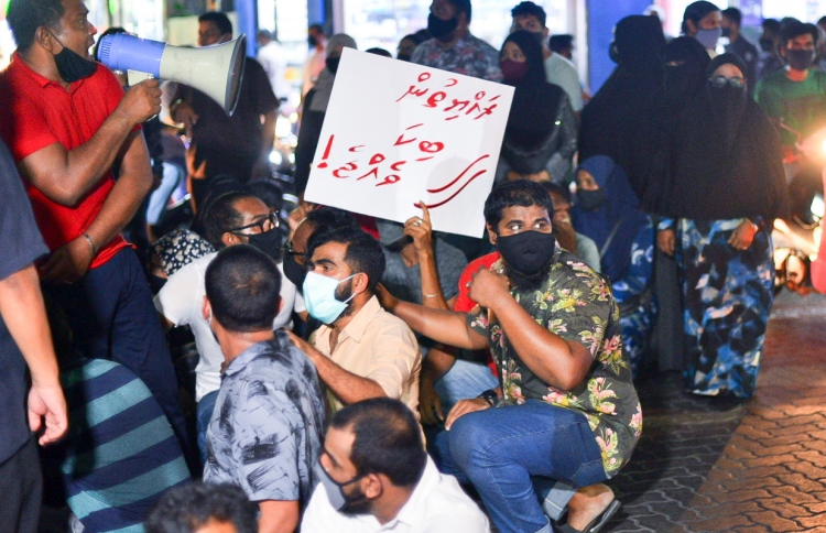 މުޒާހަރާކުރުމުން ފުލުސް އޮފީހަށް ހާޒިރުކުރުން ފަސްކޮށްފި