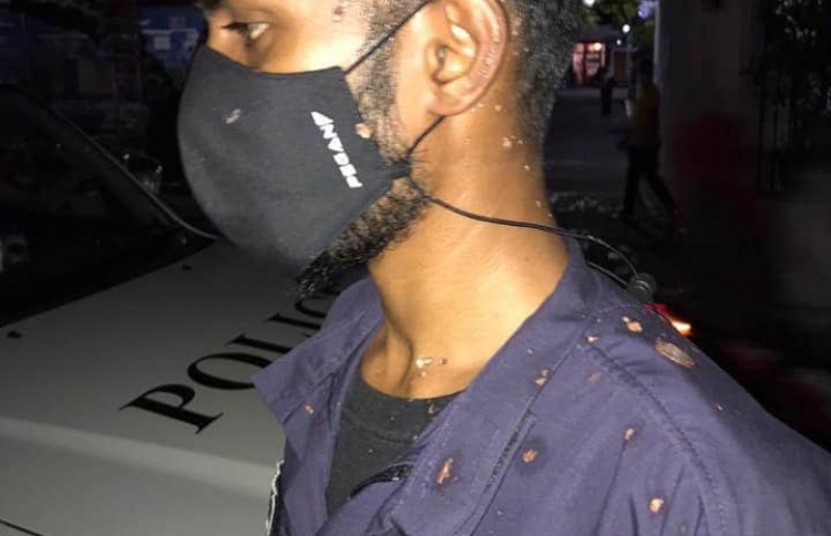 މުޒާހަރާގައި ފުލުހުންގެ ގަޔަށް ހައްޕުނޑު ޖަހައިފި