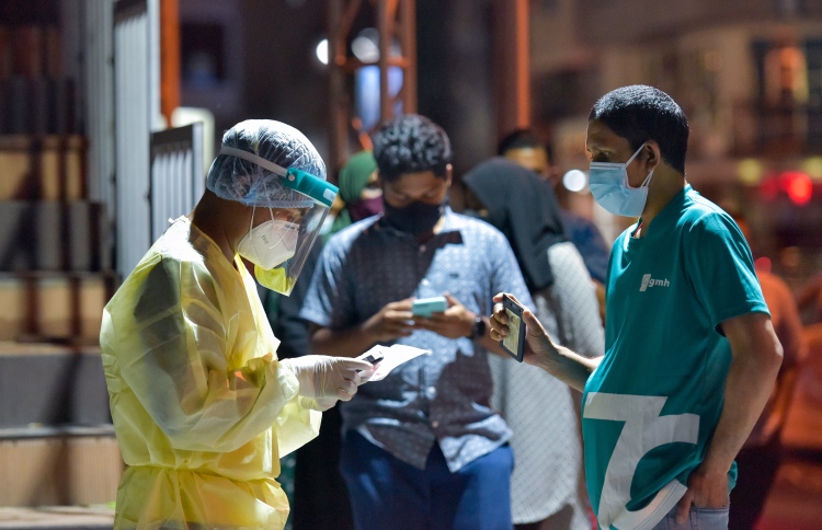 ޝީގެ ޕާޓީ ކްލަސްޓާ ބޮޑުވެ 41 މީހަކު ޕޮޒިޓިވެއްޖެ