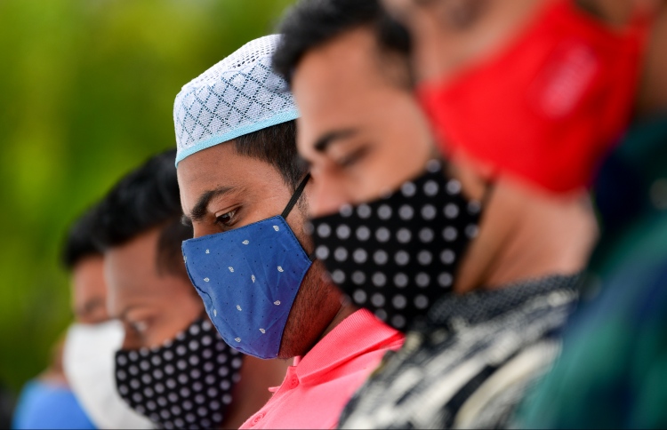 ގަދަކަމުން އެޅުވި މާސްކް ނެގިޔަސް ބަލައިގެން އުޅޭތި!