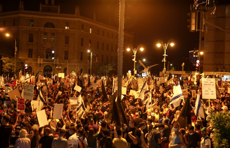 ނަތަންޔާހޫގެ އިސްތިއުފާއަށް އެތައްހާސް ބަޔަކު ގޮވާލައިފި