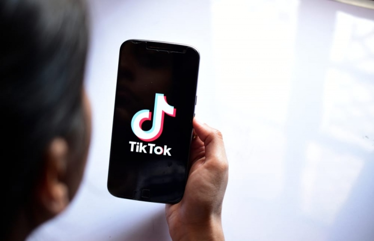 ދިރާގު ސްޓްރީމިން ބަންޑެއްޔަށް ޓިކްޓޮކް އިތުރުކޮށްފި