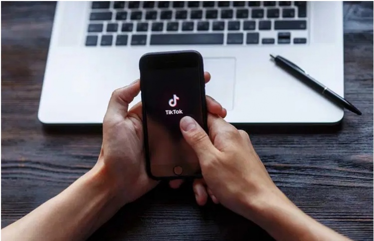 ޓިކްޓޮކުން ސްޓްރީމިން ސޮފްޓްވެއާއެއް ޓެސްޓް ކުރަނީ