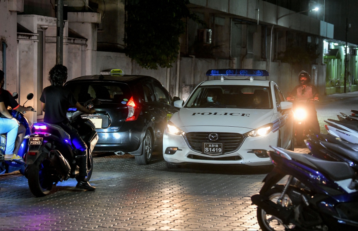 މާލެ: އޮގަސްޓު 5، 2020: މާލެ ސަރަހައްދުގައި ކޮވިޑް-19 ފެތުރުން އިތުރުވަމުން ދާތީ، ރައްކާތެރިކަމުގެ ފިޔަވަޅެއްގެ ގޮތުން ކޮންމެ ރެއެއްގެ 10 އިން ފަތިހު 5 އަށް ބޭރަށް ނުކުމެ އުޅުން ސަރުކާރުން މަނާކުރުން.-- ފޮޓޯ: ނިޝާން އަލީ /މިހާރު