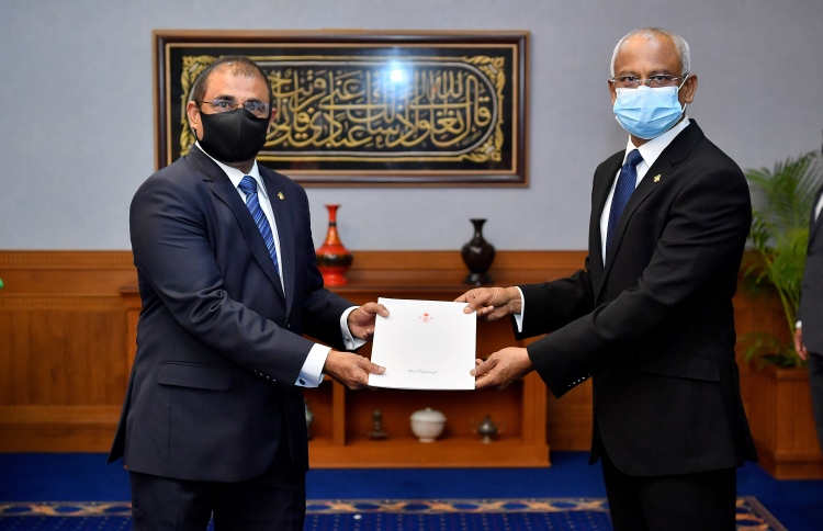 President Ibrahim Mohamed Solih appoints Dr Abdulla Mausoom as Maldives' new Minister of Tourism on August 6, 2020. PHOTO/PRESIDENT'S OFFICE