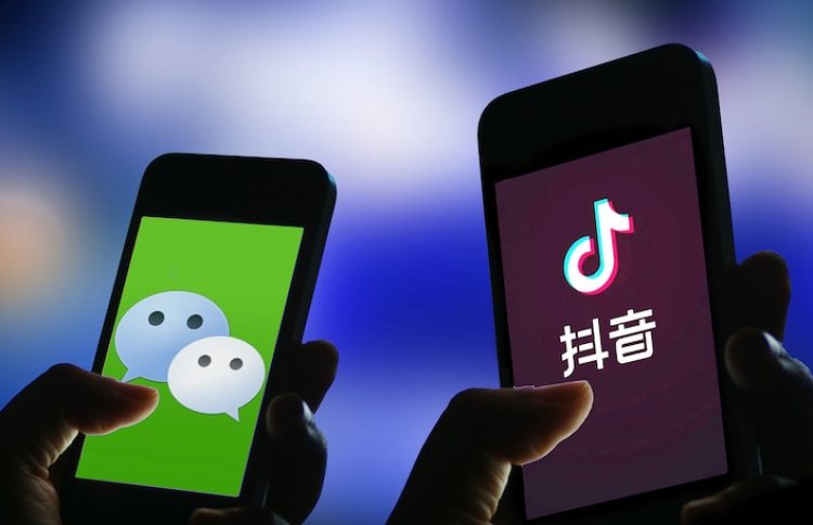 ޓިކްޓޮކާއި ވީ ޗެޓާ ދެކޮޅަށް ޓްރަމްޕުގެ އަމުރެއް