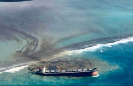 Mauritius is facing an environmental crisis as a shipwreck leaks oil. Pic: Twitter / @PKJugnauth