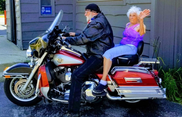 މަރުވުމުގެ ކުރިން ބޭނުންވި ޓެޓޫ ޖެހީ 103 އަހަރުގައި