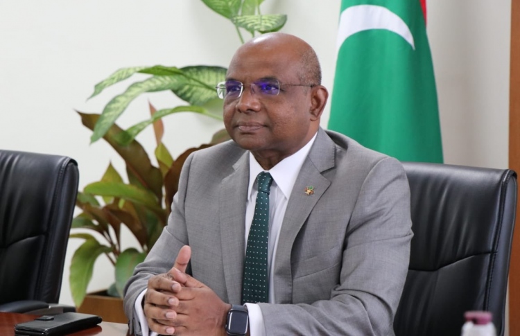ޝާހިދަކީ ގާބިލް، ތަޖުރިބާކާރު ޑިޕްލޮމޭޓެއް: ނަޝީދު