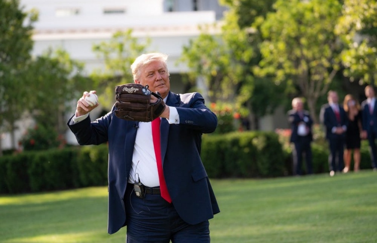 ރޭޖް: ޓްރަމްޕާ ބެހޭ އާ ފޮތެއް