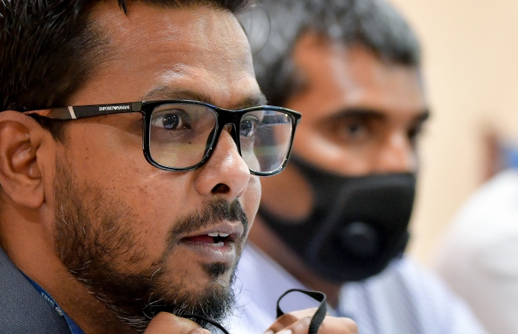 އަމިއްލަ މީހެއްގެ އެކައުންޓަށް ފައިސާޖަމާކުރަން އުޅުނު!