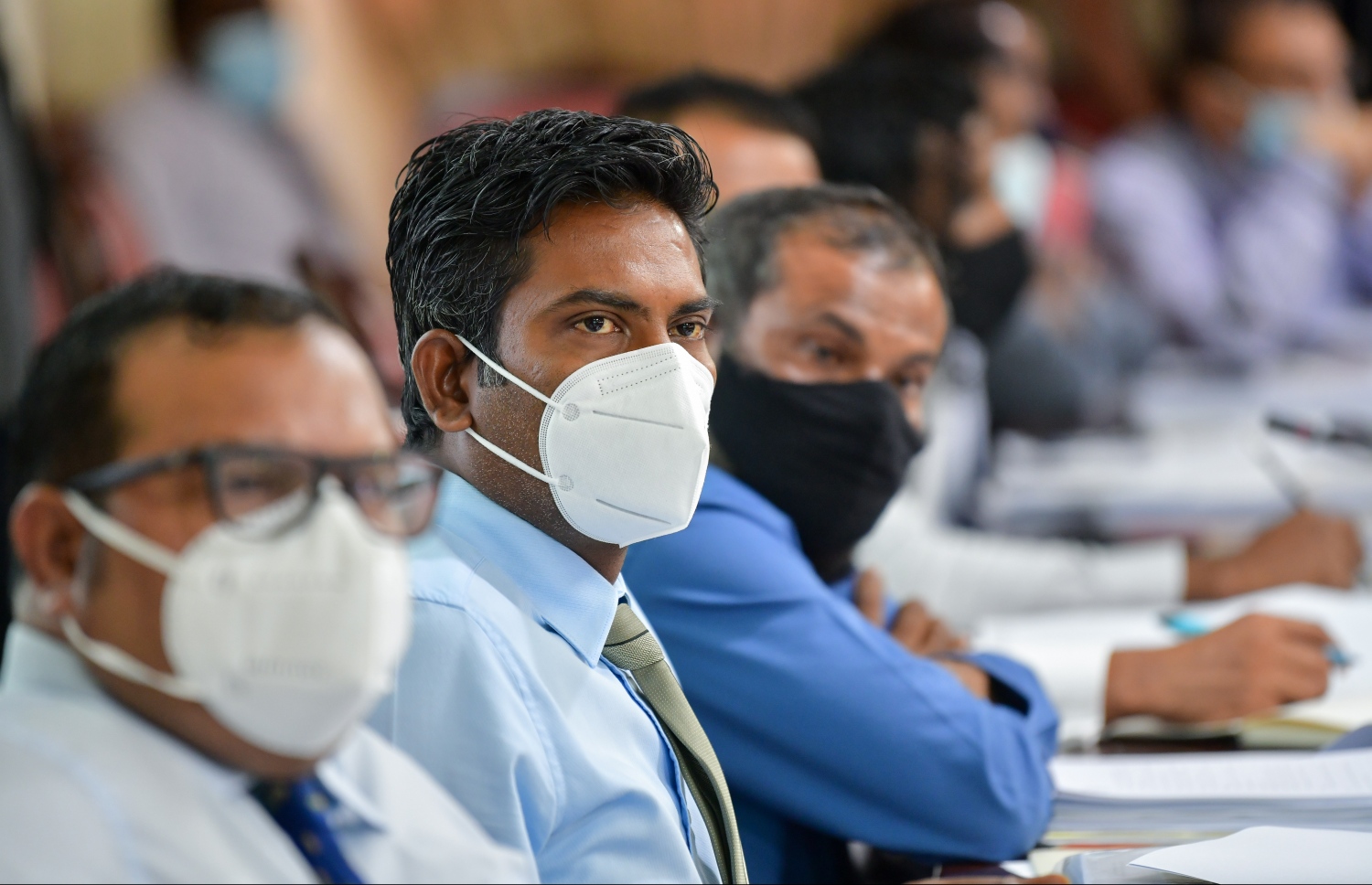 ކޮމިޓީގެ މިއަދުގެ ބައްދަލުވުމުގައި ފުލިދޫ ދާއިރާގެ އިދިކޮޅު މެމްބަރު ފަޒުލް ބައިވެރިވެވަޑައިގަންނަވަނީ.---ފޮޓޯ: ނިޝާން އަލީ/މިހާރު