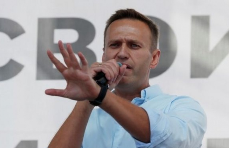 ވިހަދިން ރަޝިޔާގެ އިދިކޮޅު ލީޑަރު ކޯމާއެއްގައި