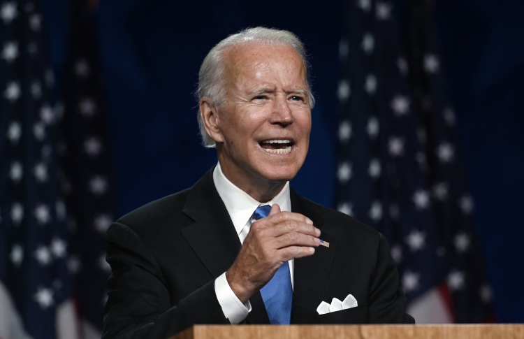 ބައިޑަން ކެމްޕޭނަށް ބްލޫމްބާގު 100 މިލިއަން ޑޮލަރު