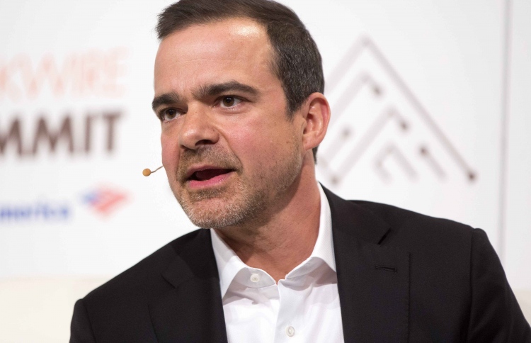 އެމެޒޯންގެ މައި އެއް ތަނބު ކުންފުންޏާ ވަކިވަނީ