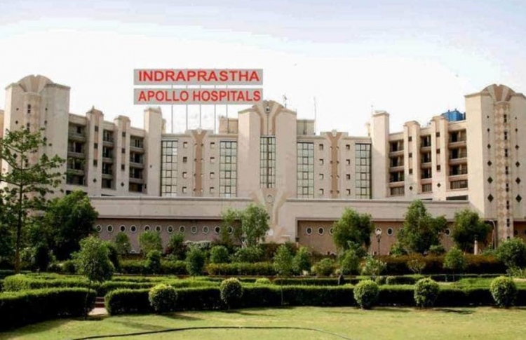 އިންޑިއާ މީހެއްގެ އޯވަރީން 50 ކިލޯގެ ޓިއުމަރެއް