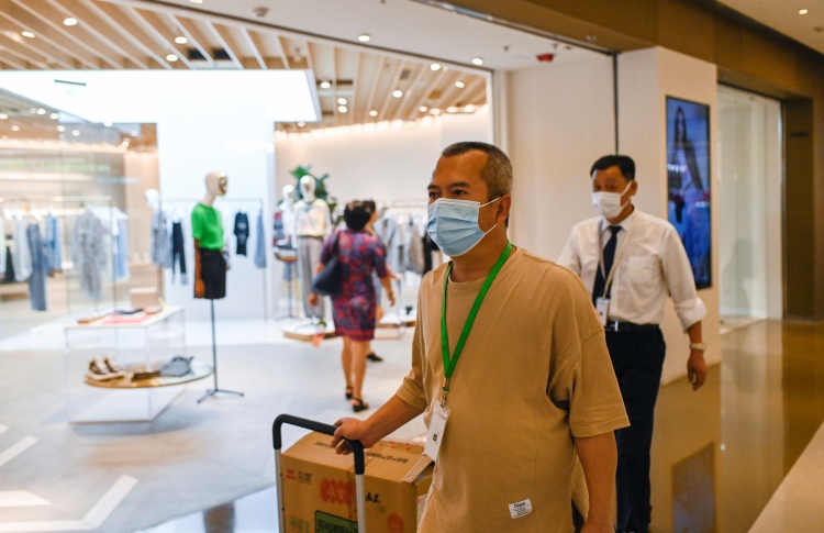 ބެއިޖިންގައި ކޭސްތައް މަދުވެ މާސްކްނާޅައި އުޅުން ހުއްދަ