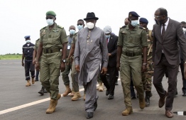 Former Nigerian President Goodluck Jonathan (2L) walks at the International Airport in Bamako upon his arrival on August 22, 2020 next to by Malick Diaw (L), the Vice President of the CNSP (National Committee for the Salvation of the People). - A delegation of West African leaders headed by former Nigerian president Goodluck Jonathan arrived in the Malian capital Bamako on August 22 on a mission to restore order after a military coup. PHOTO: ANNIE RISEMBERG / AFP