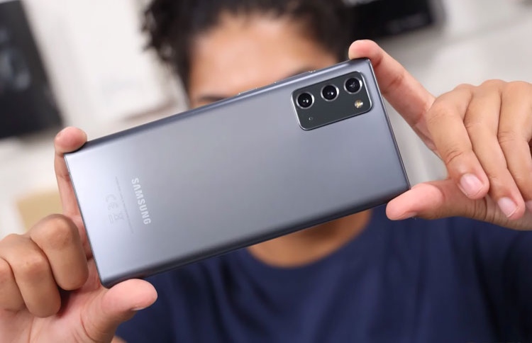 ގެލަކްސީ ނޯޓް 20 އަލްޓްރާ: އަޅާކިޔާނީ ކޮން ފޯނަކާ؟