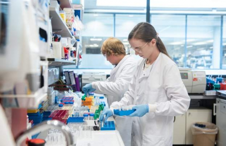 އޮކްސްފަޑްގެ ވެކްސިން ކުޑަކުދިންނަށް ދީގެން ޓެސްޓްކުރަނީ