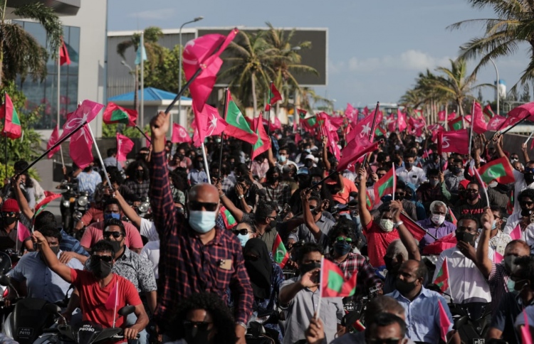 ބަލި ފެތުރޭ ގޮތަށް މުޒާހަރާކުރި މައްސަލަ ބަލަނީ