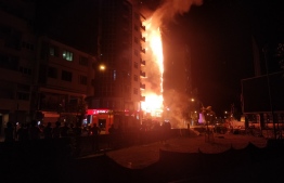 A building in Henveiru Ward ablaze. Maldives National Defence Force (MNDF) personnel are currently on scene, attempting to control the fire. PHOTO: MIHAARU FILES