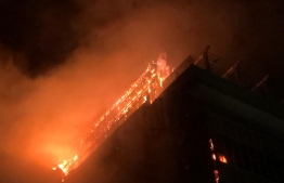 Blazes engulfing the steel cladding outside the ten-storey building where State Bank of India (SBI) is located. PHOTO: MIHAARU 