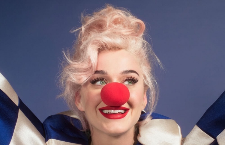 ކޭޓީ ޕެރީގެ އާ އަލްބަމަކީ "ސްމައިލް"