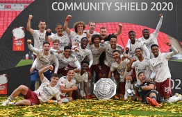Arsenal players pose with the trophy after winning the English FA Community Shield football match between Arsenal and Liverpool at Wembley Stadium in north London on August 29, 2020. - Arsenal won the match 5-4 in a penalty shootout after drawing 1-1 in normal time. (Photo by JUSTIN TALLIS / POOL / AFP) / 