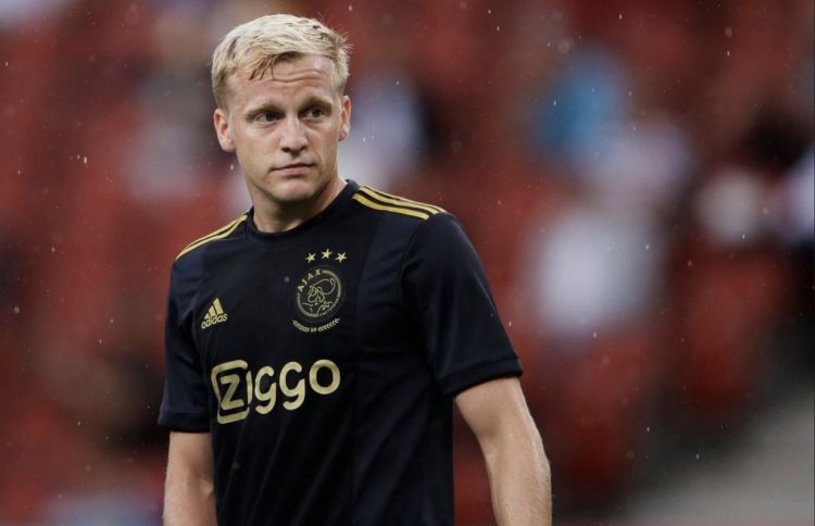 އަަޔަކްސްގެ ވެން ޑަ ބީކް ޔުނައިޓެޑަށް