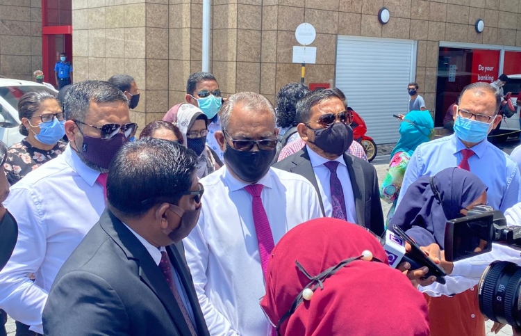 ޝުޖާއު، އިދިކޮޅުގެ ވަކީލުންގެ ޓީމާ ގުޅިއްޖެ