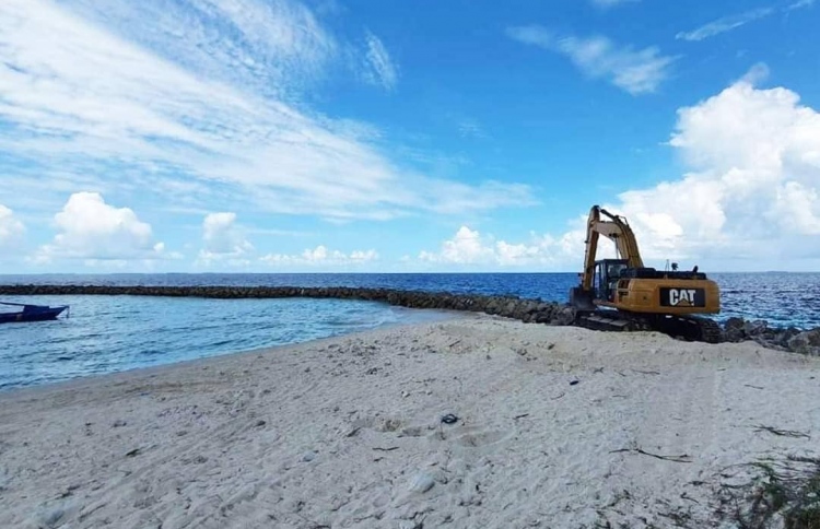 ރަސްމާދޫ ބަނދަރު ހަދަން ފަށައިފި