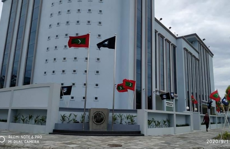 މިސްކިތުގައި ހަމަލާދިން މީހާގެ ބަންދަށް 10 ދުވަސް