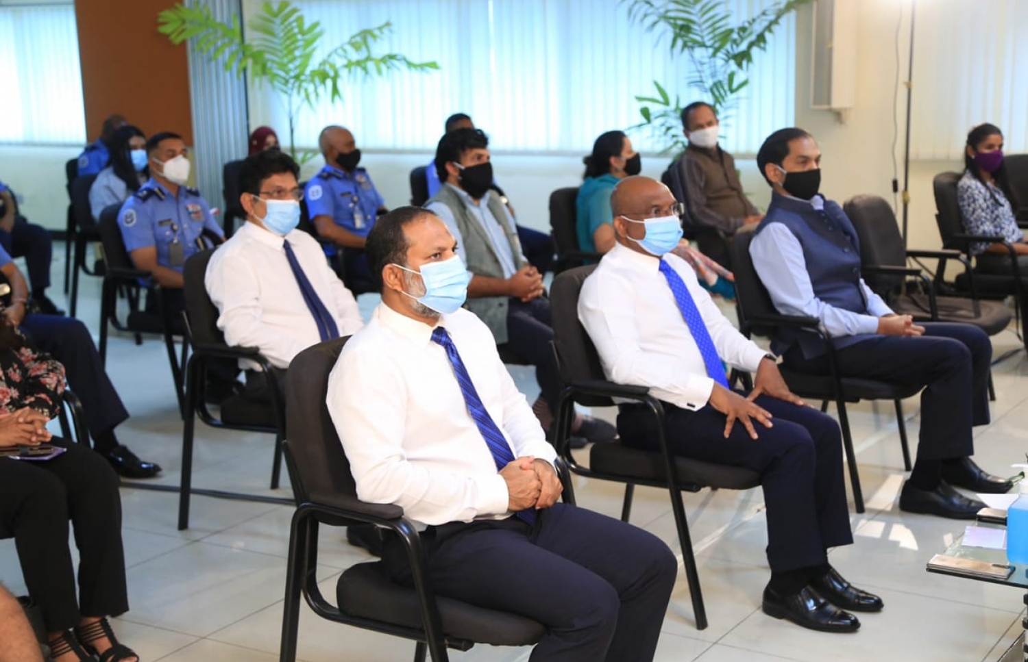 ފުލުހުންގެ ރަސްމިއްޔާތުގައި ފޮރިން މިނިސްޓަރާއި ހޯމް މިނިސްޓަރު އިމްރާން އަބްދުﷲ ބައިވެރިވެވަޑައިގަންނަވަނީ. --ފޮޓޯ/ފޮރިން މިނިސްޓްރީ