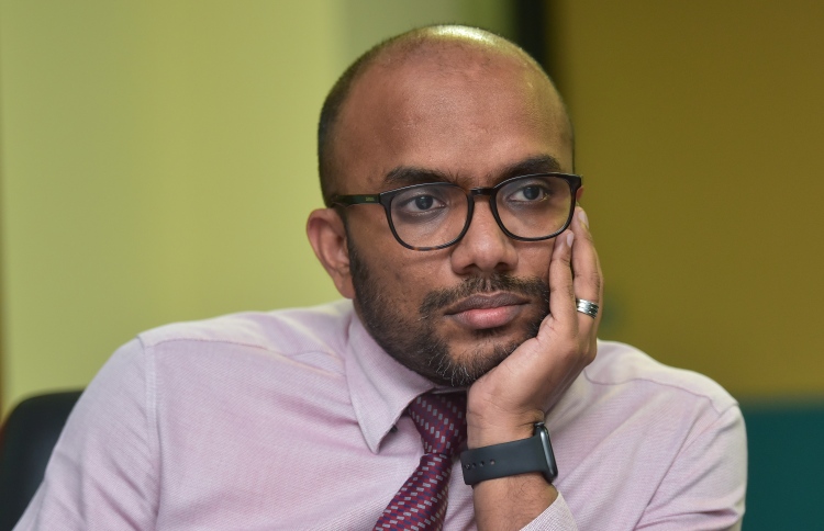 ބިޑް ކޮމިޓީތަކުން ސިޔާސީ މީހުން ދުރުކުރަނީ