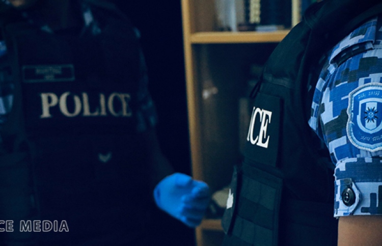 އެތައްހާސް ރުފިޔާ އާއި ފޯނާއި ލެޕްޓޮޕާއި ގަހަނާ ފޭރުނު