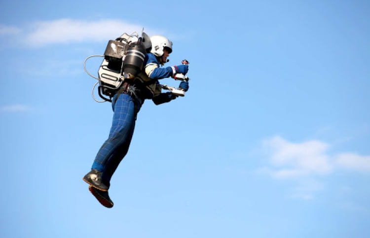 ޖެޓްޕެކްގައި 3،000 ފޫޓު މަތީ އުޅުނު މީހަކު ހޯދަނީ