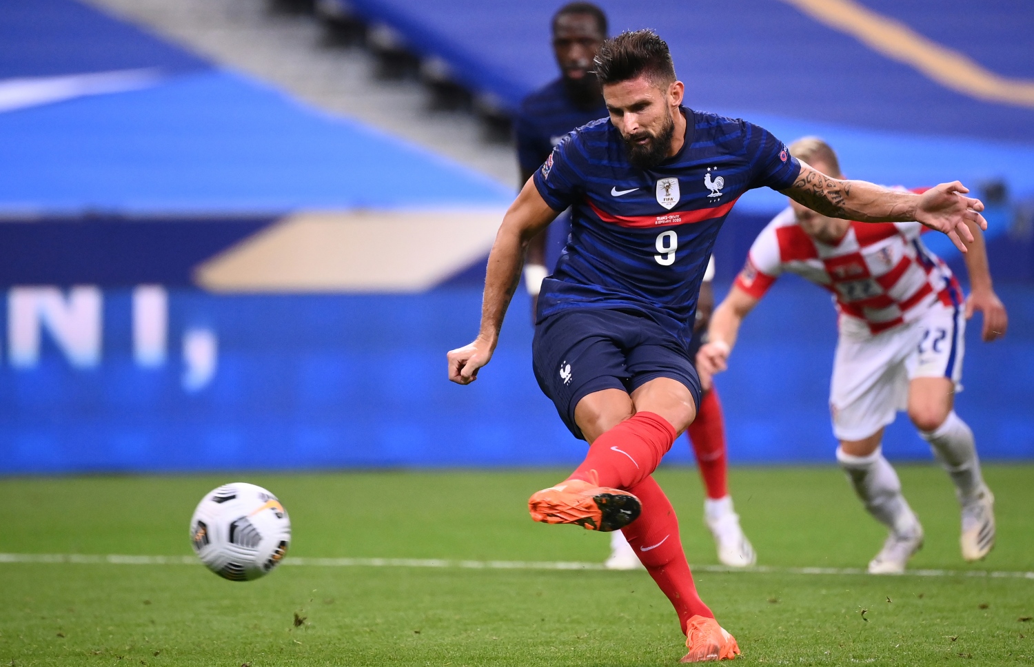 ފްރާންސްގެ ޖިރޫޑް ކްރޮއޭޝިއާ ކޮޅަށް ޕެނަލްޓީ ފޮނުވާލަނީ: ރޭގެ މެޗަކީ ޖިރޫޑް ފްރާންސަށް ކުޅެދިން 99 ވަނަ މެޗު.-- ފޮޓޯ: އޭއެފްޕީ