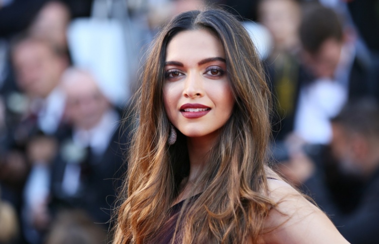 ބޮލީވުޑްގެ ޚަބަރުތައް ކުރުކޮށް