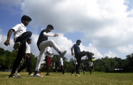 Young cricketers participate in a training at a cricket academy reopened after being closed due to the coronavirus Covid-19 coronavirus pandemic, in Kolkata on September 5, 2020. (Photo by Dibyangshu SARKAR / AFP)
