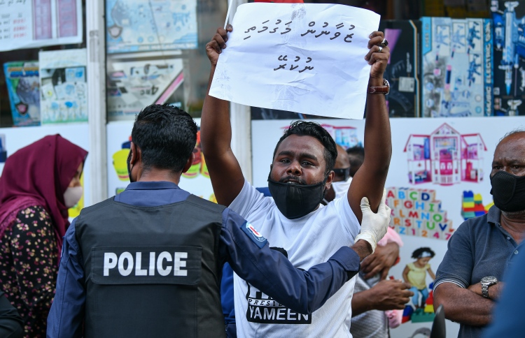 41 މީހަކު ފުލުހުންގެ ބެލުމުގެ ދަށަށް