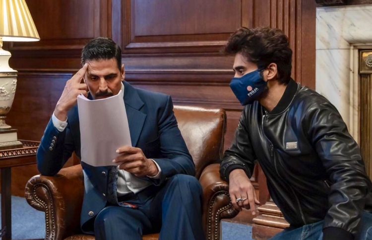 "ބެލް ބޮޓަމް" އަށް އަކްޝޭ ޑަބަލް ޝިފްޓްގައި