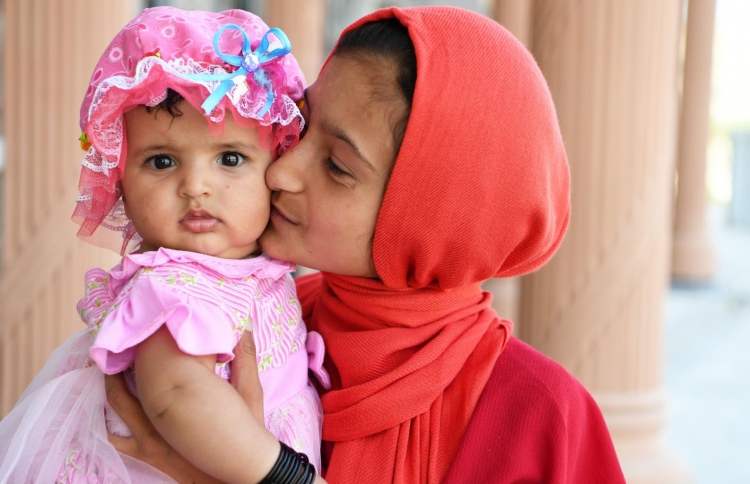 އަފްޣާނިސްތާނު މީހުންގެ އައިޑީކާޑަށް މަންމަގެ ނަން