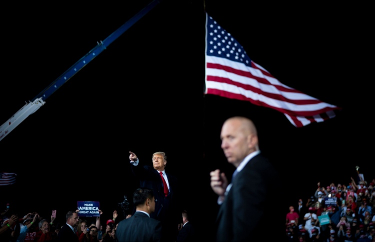 އެމެރިކާގެ ދެ ޕާޓީ، ޖުޑިޝަރީގެ ތަޅާފޮޅުމަކަށް