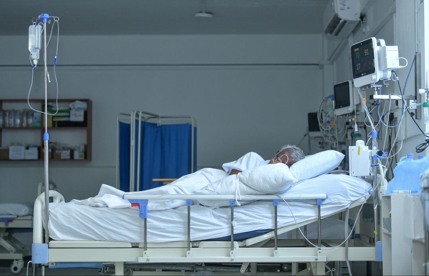 ބަލި މީހަކު ފަރުވާ ހޯދަނީ: އޭނާ އަށް ދޭ ފަރުވާ ކުޑަ ނަމަ އޭނާ އަށް ޝަކުވާ ކުރުމުގެ ހައްގު އެބައޮތް -- ފައިލް ފޮޓޯ: މިހާރު