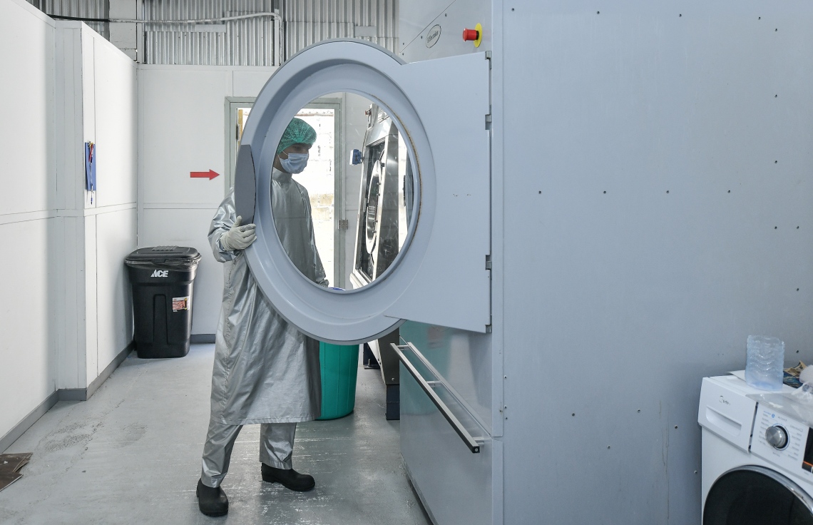 ހުޅުމާލޭ މެޑިކަލް ފެސިލިޓީޒްގެ ލޯންޑްރީ: އެއް ފަހަރާ 300 މީހުންނަށް ފަރުވާ ދެވޭ ފެންވަރަށް ގާއިމްކުރި މި ފެސިލިޓީޒްގައި ބޭނުންކުރާ އެއްޗެހި ދޮންނަން ހާއްސަ ލޯންޑްރީއެއް ވެސް ހަދާފައިވޭ --ފޮޓޯ: ނިޝާން އަލީ/މިހާރު