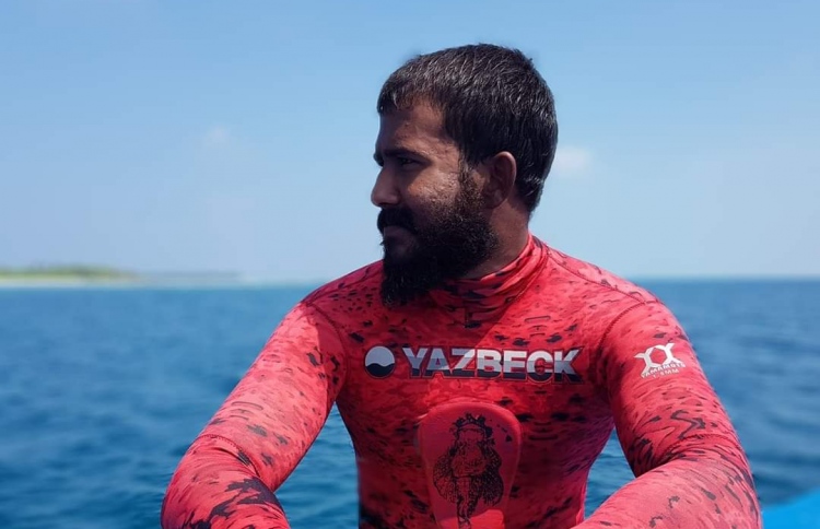 ފްރީ ޑައިވަރަކު މަރުވެފައި އޮއްވައި ފެނިއްޖެ